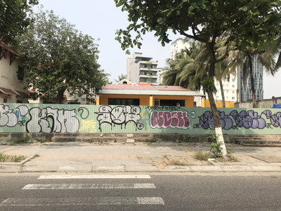"Nghệ thuật nửa vời" đang bôi bẩn phố phường Đà Nẵng