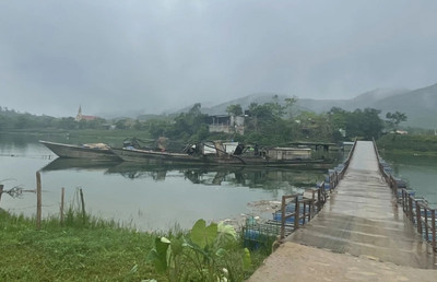Quảng Bình: Bắt giữ 2 tàu khai thác cát trái phép trên sông Son