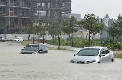 Dubai hứng chịu trận mưa lớn nhất 75 năm