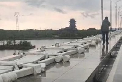 Trung Quốc: Cầu gần 700 tỷ đồng mới xây đã bị gió thổi sập