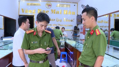 Phú Thọ: Dùng dùi cui điện cướp tiệm vàng đối tượng bị bắt tại trận