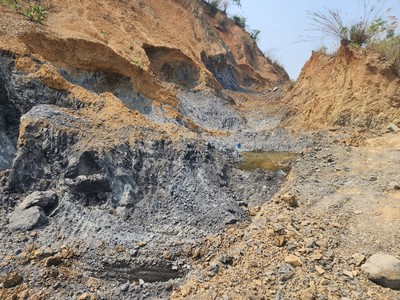 Mai Sơn, Sơn La: Ngang nhiên khoét núi khai thác tài nguyên trái phép
