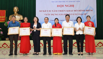 Hội LHPN tỉnh Bắc Ninh sơ kết mô hình “Xây dựng gia đình 5 có, 3 sạch”