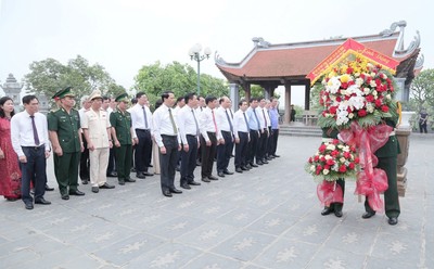 Thái Bình: Dâng hương tưởng niệm Chủ tịch Hồ Chí Minh và viếng các anh hùng liệt sĩ
