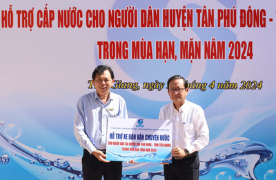 Sawaco hỗ trợ nước sạch cho bà con vùng hạn, mặn huyện Tân Phú Đông (Tiền Giang)