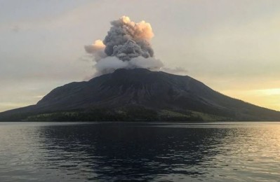 Indonesia: Núi lửa Ruang phun trào, hơn 12.000 người phải sơ tán