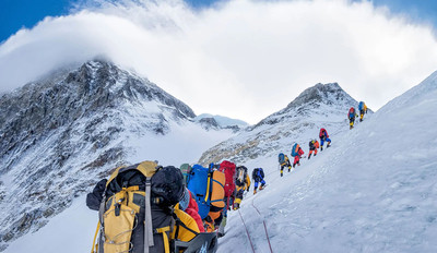 Nepal: Tòa án ra lệnh hạn chế giấy phép leo núi Everest