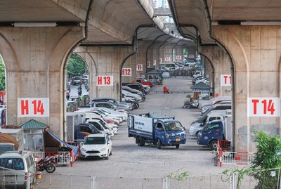 Hà Nội: Kiến nghị tiếp tục dùng lòng đường, gầm cầu cạn để trông giữ ô tô