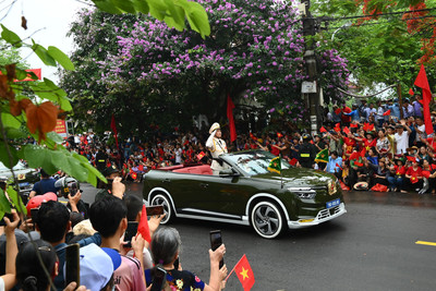 Người Việt nói về niềm tự hào mang tên VinFast tại Lễ diễu binh, diễu hành lịch sử