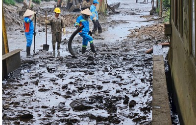 Bãi rác Nam Sơn bị tràn bùn thải, UBND TP. Hà Nội yêu cầu làm rõ trách nhiệm
