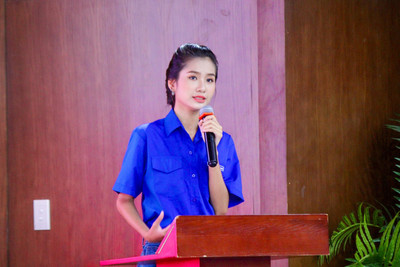 Hoa hậu Nguyễn Thanh Hà: "Học để làm người và cố gắng vì đất nước"
