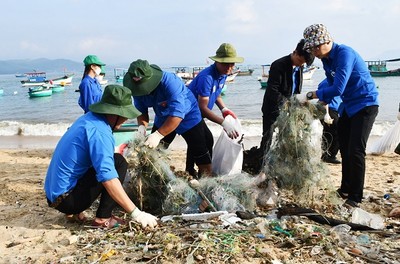Phú Yên: Ra quân thực hiện Dự án “Biển không rác” và hưởng ứng phong trào “Chống rác thải nhựa”