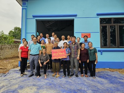 Bắc Giang: Trao tặng nhà Đại đoàn kết cho hộ nghèo tại xã Cao Xá