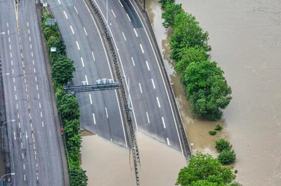 Mưa lớn gây lũ lụt nhấn chìm nhiều vùng ở châu Âu