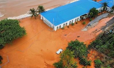 Bình Thuận: Lũ cát ập xuống khu du lịch ở Mũi Né