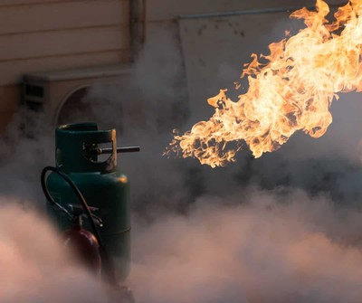 Yên Bái: Bình gas rò khí phát nổ khiến 4 người trong một gia đình bị bỏng nặng