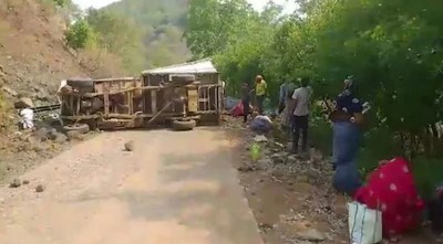 Xe bán tải lao xuống hẻm núi khiến ít nhất 17 người thiệt mạng tại Ấn Độ