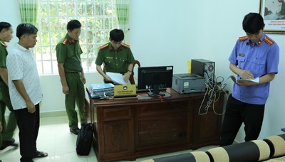 Bắt cựu Phó Trưởng phòng Tài nguyên và Môi trường ở Bình Phước