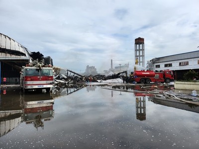 Ninh Bình: Cháy nhà kho tập kết phế liệu rộng hàng nghìn mét vuông