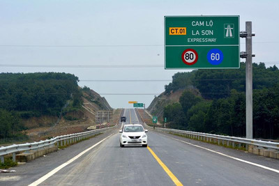 Bộ GTVT yêu cầu xem xét phương án phân luồng cao tốc Cam Lộ - La Sơn
