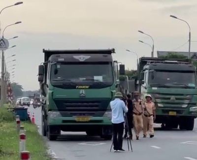 Quảng Ninh: Tăng cường hoạt động kiểm tra đoàn xe tải chở vật liệu trên quốc lộ 18