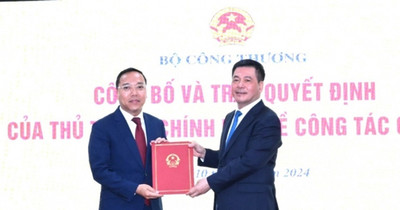 Công bố Quyết định bổ nhiệm Thứ trưởng Bộ Công Thương Nguyễn Hoàng Long
