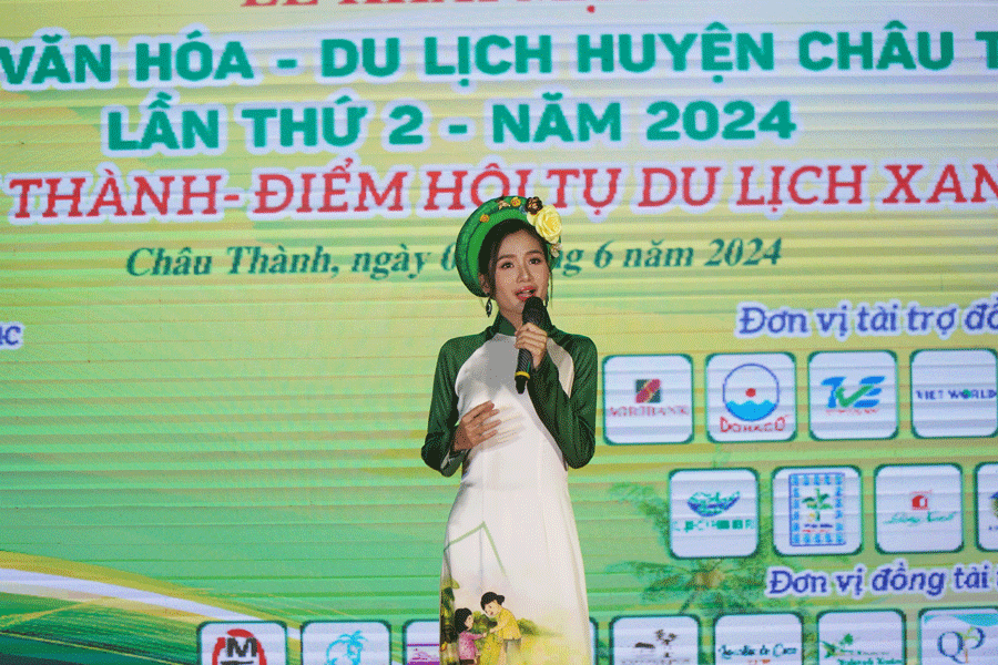 Hoa Hậu Môi trường Nguyễn Thanh Hà rạng rỡ tại Tuần lễ văn hóa du lịch huyện Châu Thành