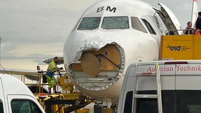 Áo: Mưa đá làm hư hại nghiêm trọng máy bay chở khách