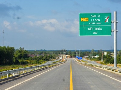 Bộ GTVT đề nghị mở rộng cao tốc Cam Lộ - La Sơn lên 4 làn xe