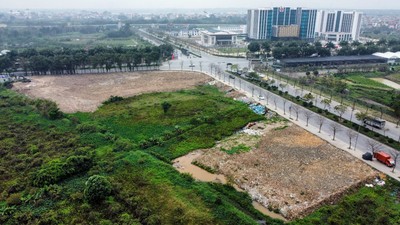 Hà Nội: Yêu cầu xã Đa Tốn khẩn trương bốc dỡ chất thải tập kết trái phép trên đất dự án