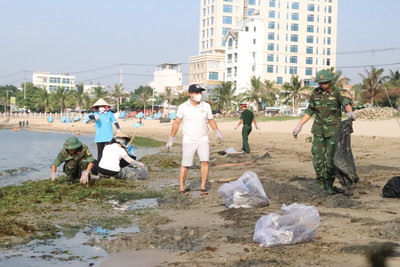 Phường Vĩnh Hòa (TP. Nha Trang) ra quân tổng vệ sinh, thu gom rác thải