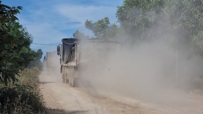 Hà Tĩnh: Cần kiểm tra, xử lý binh đoàn xe chở đất gây ô nhiễm môi trường, mất an toàn giao thông