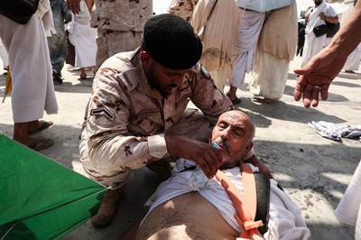Hàng chục người tử vong vì nắng nóng trong lễ hành hương Hajj