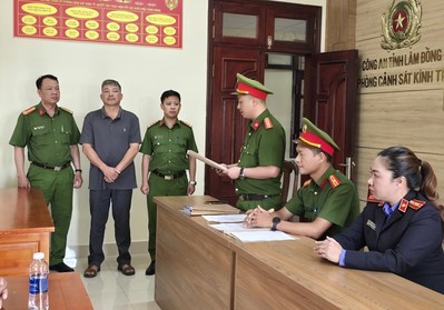 Lâm Đồng: Chủ tịch và Phó Chủ tịch UBND xã bị bắt vì để cát tặc hoạt động