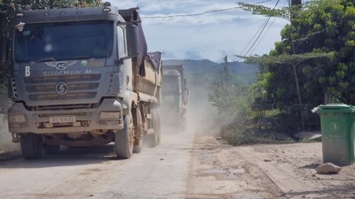 Hà Tĩnh: Cần xử lý binh đoàn xe chở đất gây ô nhiễm môi trường, mất an toàn giao thông