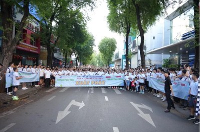 Học sinh, sinh viên Trường ĐH Mở TPHCM tham gia giải chạy vì môi trường