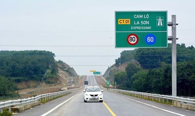 Mở rộng cao tốc Cam Lộ - La Sơn với quy mô 4 làn xe hoàn chỉnh