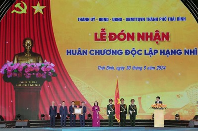 Thành phố Thái Bình đón nhận Huân chương Độc lập hạng Nhì