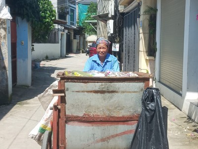 Thanh Hóa: Người phụ nữ dành cả cuộc đời đẩy xe đựng rác làm sạch môi trường
