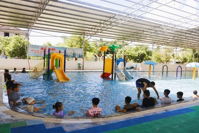 Móng Cái dạy bơi miễn phí cho 86 trẻ em khó khăn