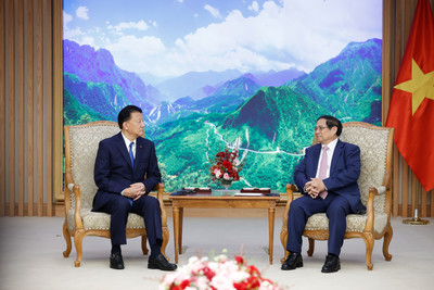 Thủ tướng Phạm Minh Chính tiếp Bộ trưởng phụ trách kinh tế và CPTPP của Nhật Bản