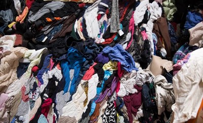 Nhật Bản: Đặt mục tiêu tái chế 50.000 tấn quần áo thải loại