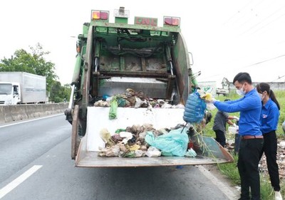Long An: Dẹp các bãi rác tự phát cặp Đường tỉnh 830