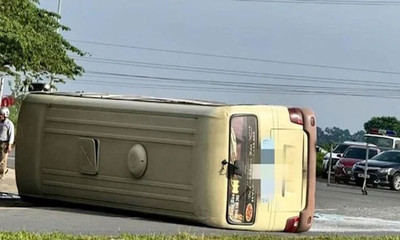 Vĩnh Phúc: Xe tải tông lật ô tô khách khiến 18 người bị thương