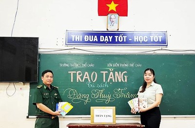 Kiên Giang: Trao tặng "Tủ sách Đặng Thùy Trâm" cho học sinh đảo Thổ Châu