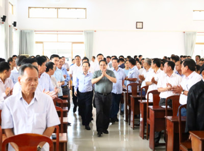 Thủ tướng Phạm Minh Chính tiếp xúc cử tri tại quận Thốt Nốt, TP. Cần Thơ