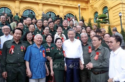 Chủ tịch nước Tô Lâm gặp gỡ cựu thanh niên xung phong
