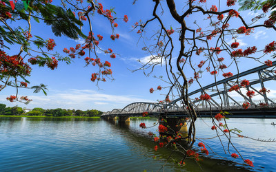 Bài thơ: Gửi Huế...