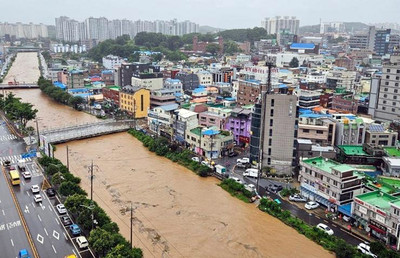 Hàn Quốc: Mưa lớn gây gián đoạn nhiều hoạt động khu vực thủ đô Seoul