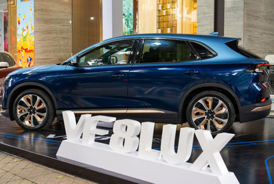VF 8 Lux – Thêm điểm nhấn công nghệ trên SUV điện hàng đầu phân khúc